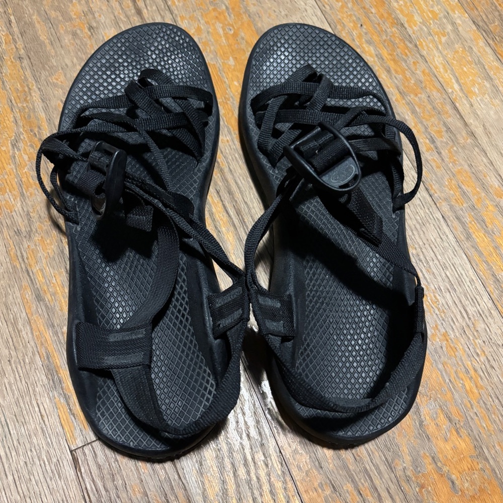 Chacos black womens size 11